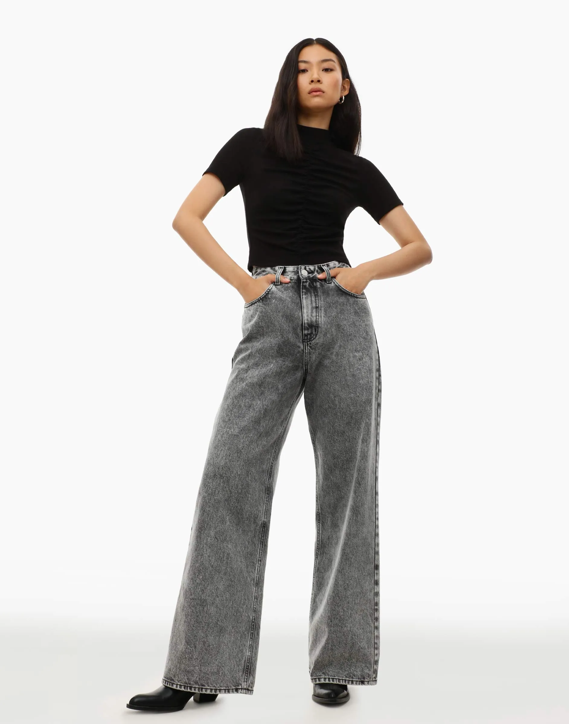 Женские широкие джинсы – купить с доставкой недорого, выгодные цены винтернет-магазине Gloria Jeans.
